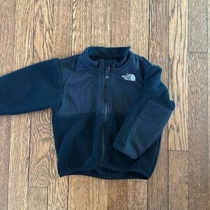 Classic North Face Denali Fleece Jacket in Black size 12-18 months